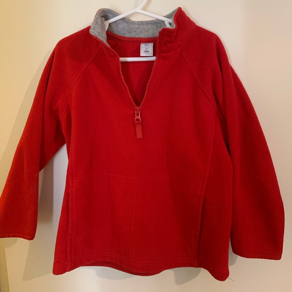 2 boy pullovers size 4/5 and 5